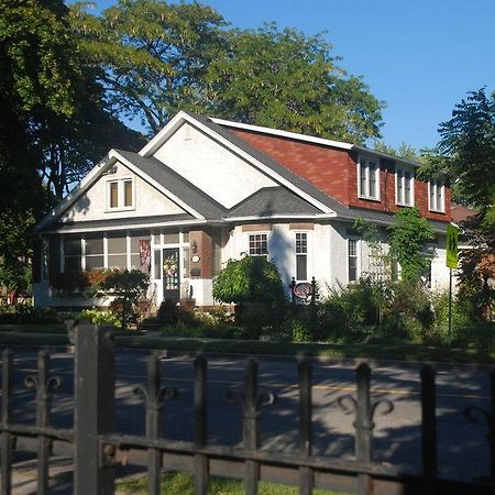 Talwood Manor B&B Порт-Колборн Экстерьер фото